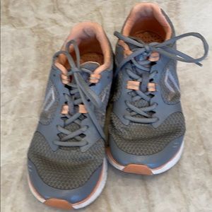 Vionic Tennis shoes